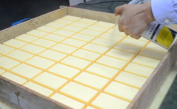 模具硅橡膠操作為什么要用脫模劑？