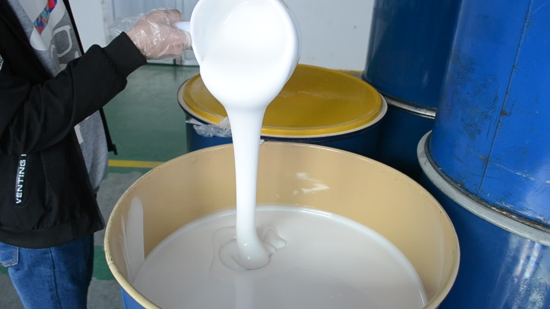 選購(gòu)模具硅膠如何適應(yīng)小批量與大批量生產(chǎn)的靈活需求？